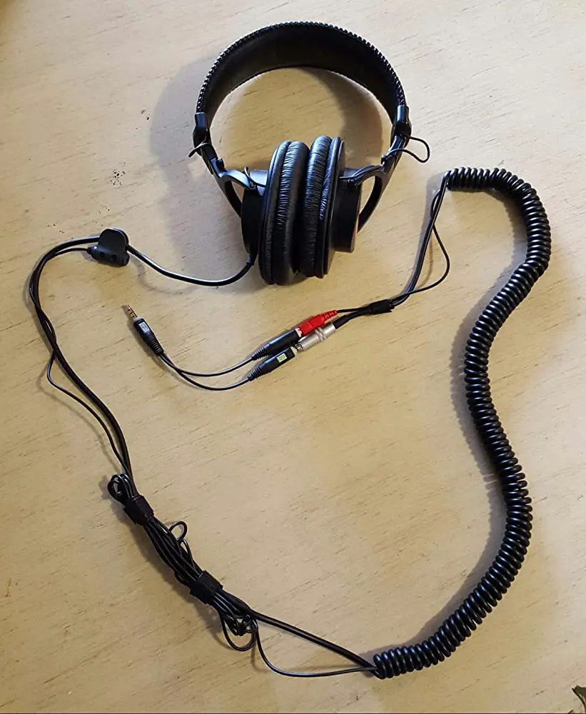 Zalman Zm-Mic1 in use along with headphones